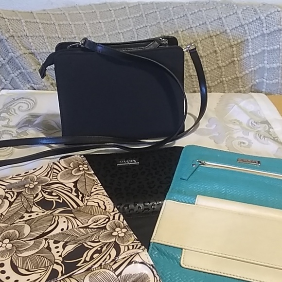Miche Handbags - Miche hand bag. Petite base+3 shells. 1 bag 4 ways